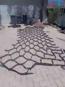 Geo-grid, garden retaining wall or driveway grid