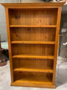 Wanted: Pine Bookshelf Fixed Shelves.