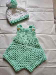 Crochet baby clothes 