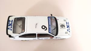 FORD SIERRA RS. Minichamps 1/18 Diecast car. Mainly white