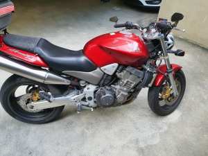 Honda CB900f Hornet (2005) with low kms.