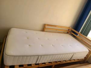 Single bed pulls out to king