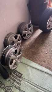 215/60/16 tyre and x4 16” rims