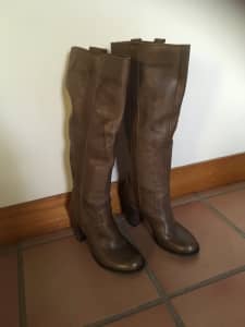 Ladies Italian - ‘Vera Gomma’ Leather Boots- Size 35