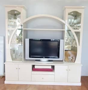 Tv unit offwhite good condition 