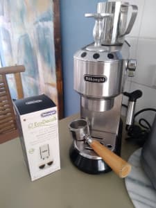 Delonghi Coffee Machine with accessories