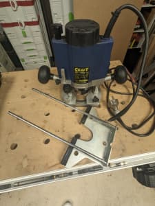 Plunge router and router bits 