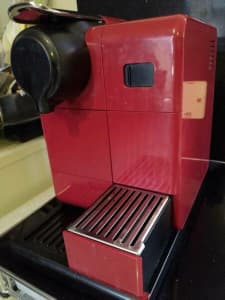Nespresso Lattisima Touch Coffee Machine - Red