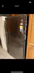 515 LG refrigerator (can Deliver)