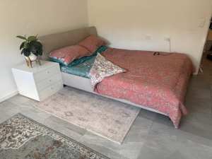 Room for rent in Quakers hill for $180 next to the station