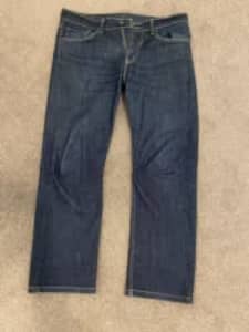 LEVIS 511 MENS JEANS - AS NEW