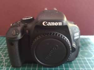 Canon EOS 600D with Extras