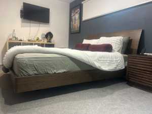 QUEEN SIZE TIMBER BED