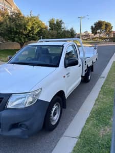 2015 TOYOTA HILUX WORKMATE 5 SP MANUAL C/CHAS