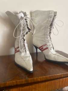 Fantastic vintage 80s point toe boots size 8-9