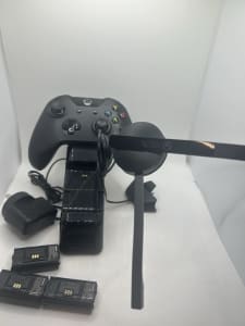 Xbox One 3 Battery Pack with Charger and Headset