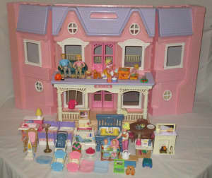 FISHER PRICE LOVING FAMILY DREAM DOLL HOUSE LOTS OF ACCESSORIES * GC