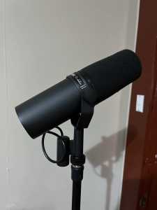 Shure SM7b dynamic studio microphone