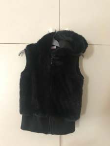 girls black faux fur hooded vest-size 10 kids (worn once)