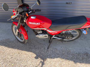 Suzuki GS125 road bike