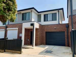 New 3 Bedrooms Townhouse for Lease Rent in Preston 3072