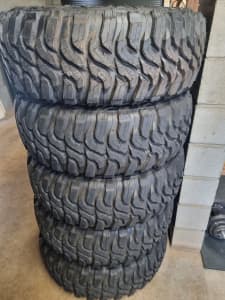 Near new mud tyres 285 75 r16