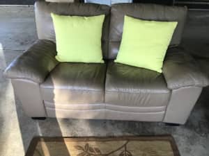 Wanted: Sofa set for sale