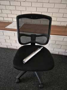 Office chair with replacement gas lift