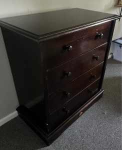 Boori Country Collection chest of drawers good used condition