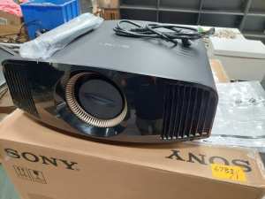 Sony VPL-VW500ES 4K Home Theater Projector