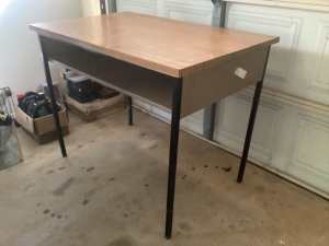 Bench/table steel frame with storage shelf