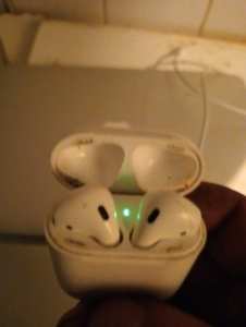 Apple earpods, hardly been used,very good condition.