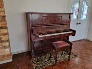 Piano - Excellent Condition 