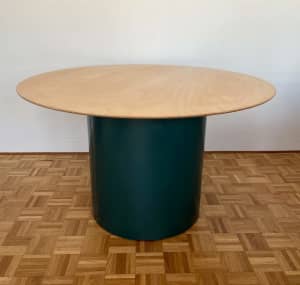 Modern aesthetic deadstock dining table in good condition.