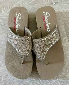 Ladies sparkly Sketchers thongs - size 8