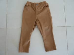 Boys H&M Jeans. Size 1yrs. Cotton Adjustable elastic waist. Excel cond