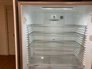Wanted: moving out sale, stainless steel finish. 519 ltr storage capacity. Per