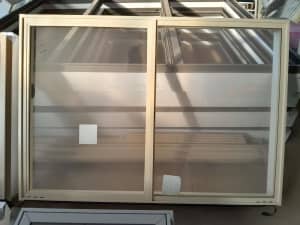 Aluminium Sliding Window 1000h x 1450w (Primrose)