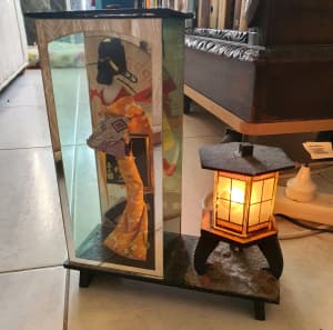 Japanese shadow box geisha lady lamp 