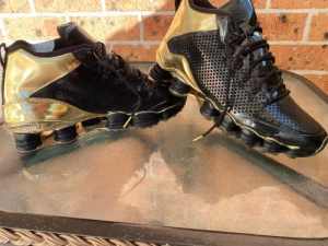 Nike Flywire Shox Gold and Black size 10