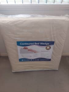 Contoured bed wedge