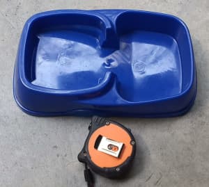 CHEAP blue plastic food tray for cat, like NEW, Carlton pickup