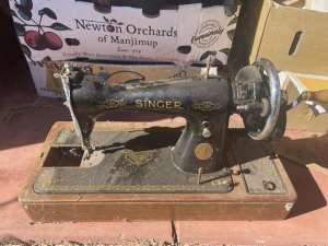 Vintage singer hand crank sewing machines (working)1951
