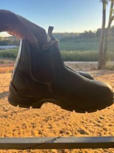 Safety shoes Blundstone size 10 ( PEE for free)