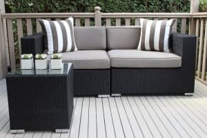 WICKER OUTDOOR LOUNGE SETTING, 2 SEATER, EUROPEAN STYLED