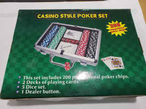 TEXAS HOLD EM -200 PROFESSIONAL CHIPS 11.5G CHIPS- COMES WITH DEALER C
