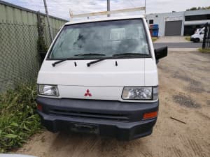 Mitsubishi Express Van 2001 For Wrecking 