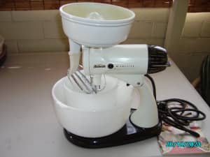 Mixmaster By Sunbeam- 1970's Mixer with Bowls and Beaters, Bakelite Works  Great