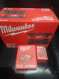 Milwaukee brand new M18WDV vacuum kit 