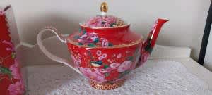 New Maxwell Williams Silk Road large teapot. In box.